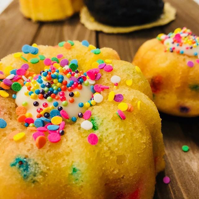 vanilla bundt cake with sprinkles and vanilla cream cheese frosting